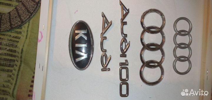 Эмблема Audi100