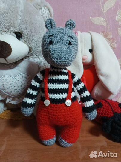 Вязаный бегемот