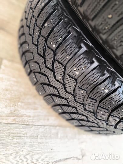 Bridgestone Blizzak Spike-01 235/55 R18