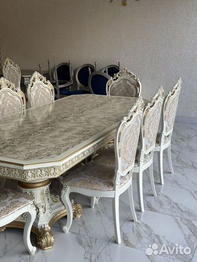 Стол со стульями