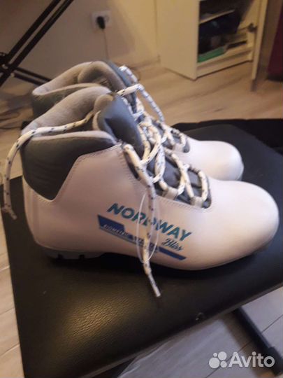 Лыжные ботинки, 36 - 37 р-р, практически новые,NNN