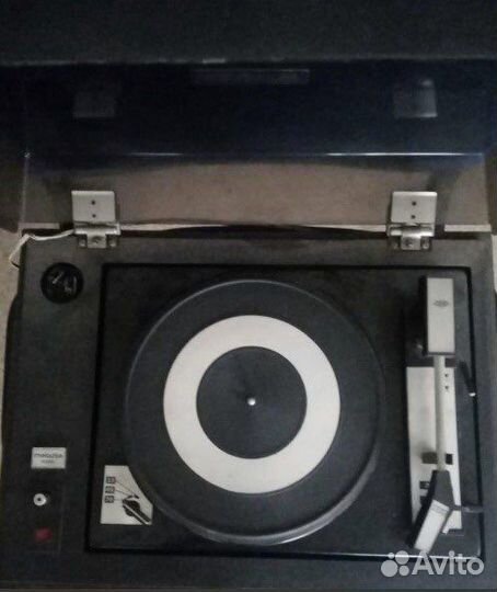 Виниловый проигрыватель