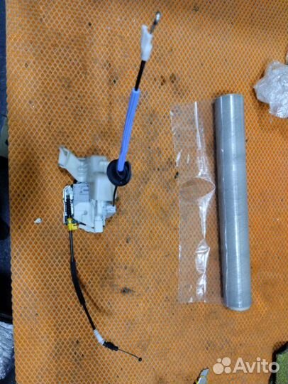 Замок двери Audi Q7 4L BHK 2009