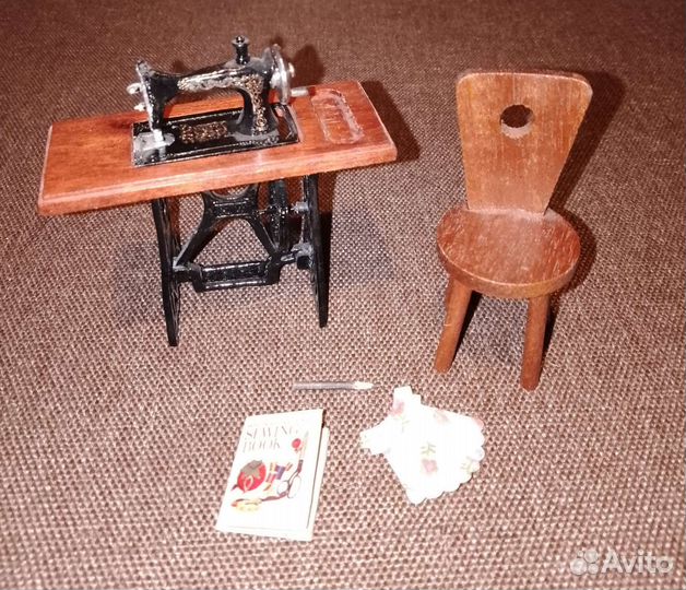 Швейная машинка (миниатюра 1:12)