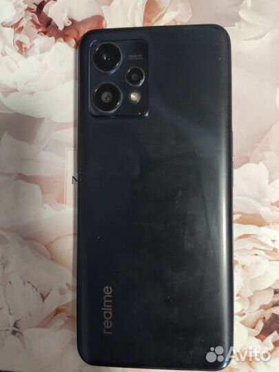 Телефон realme 9