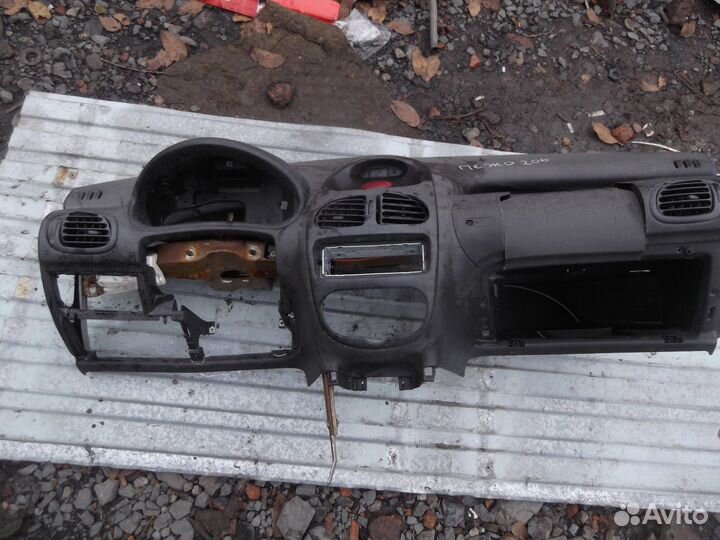 Торпедо Peugeot 206 98-12