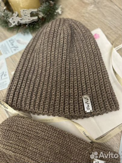 Вязаный комплект Шапка и Варежки