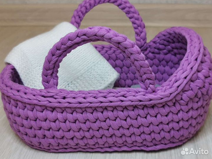Вязаная люлька для куклы