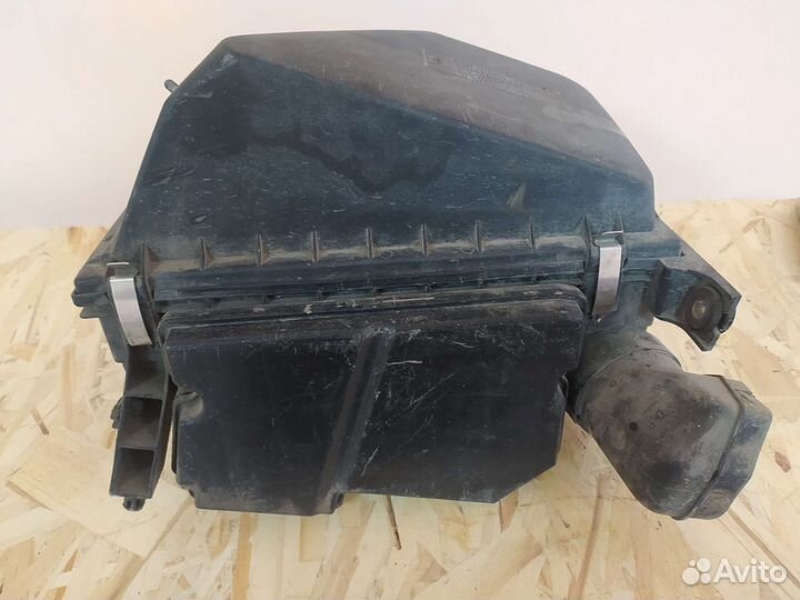 Корпус воздушного фильтра mitsubishi carisma