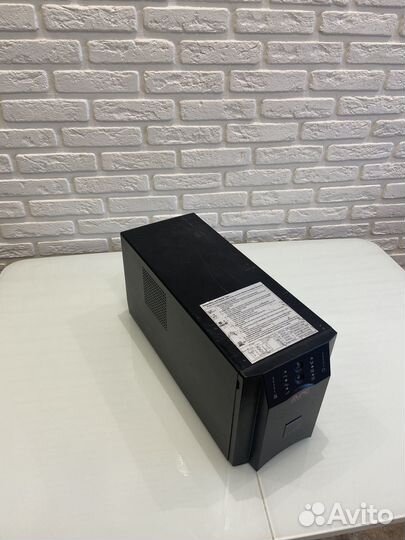 Источник бесперебойного питания APC Smart-UPS 1000