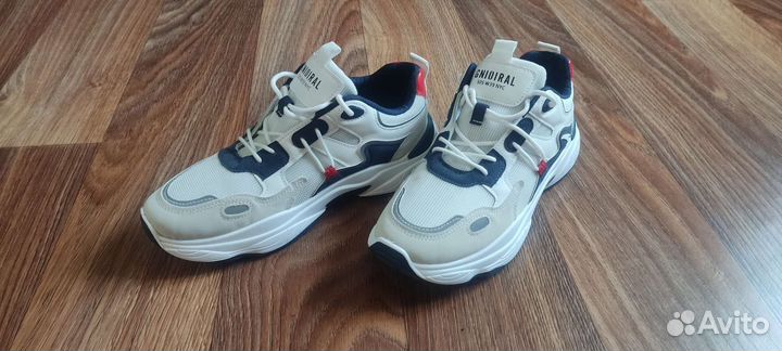 Кроссовки 40 размер