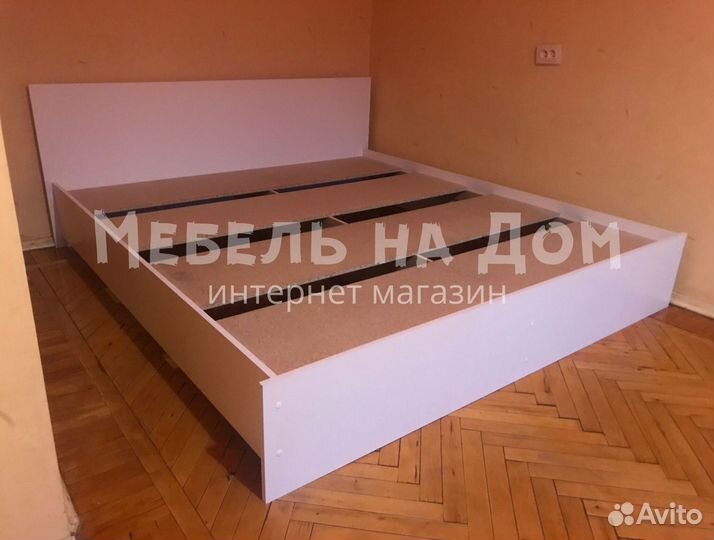 Кровать двухспальная с матрасом