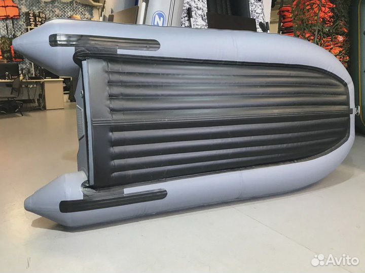 Лодка Gladiator E 330 S; серая