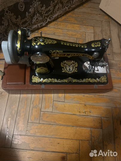 Швейная машина lark