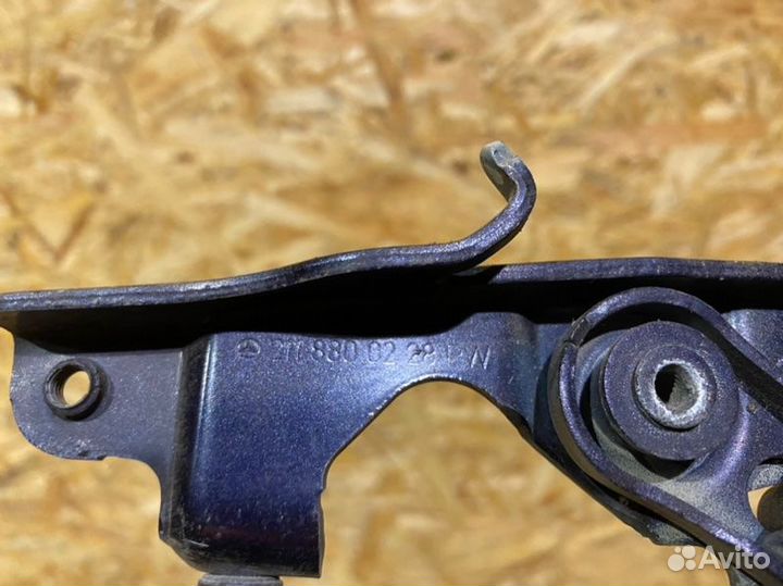 Петли капота пара перед. Mercedes-Benz E-klasse