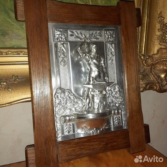 Антикварный барельеф кузнец