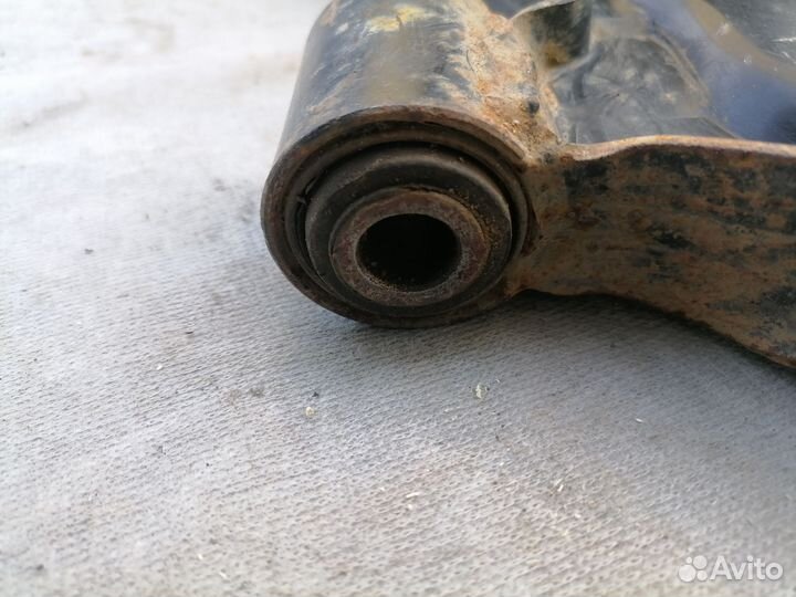 Рычаг передний левый Nissan Almera N15 1995-2000