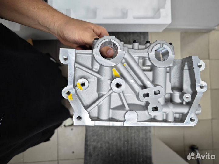 Головка блока цилиндра новая J24B Suzuki Grand V