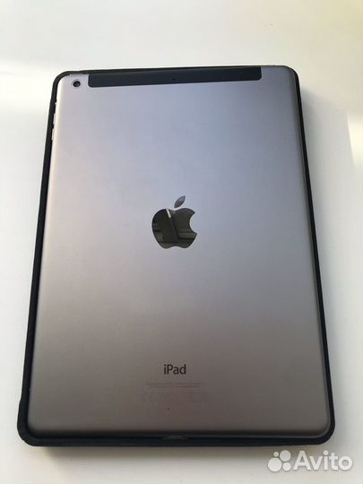 iPad Air (Wi-Fi + Cellular)