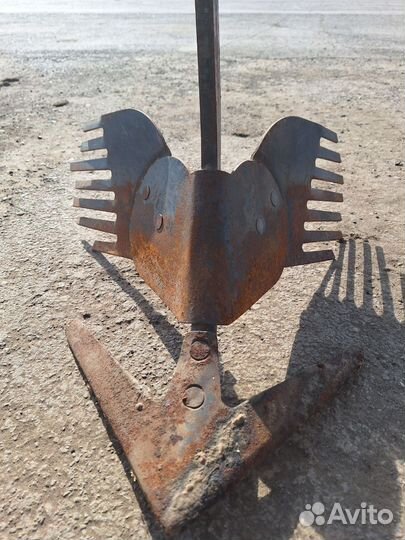 Корпус окучника в сборе со стойкой