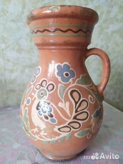 Старинный глиняный кувшин