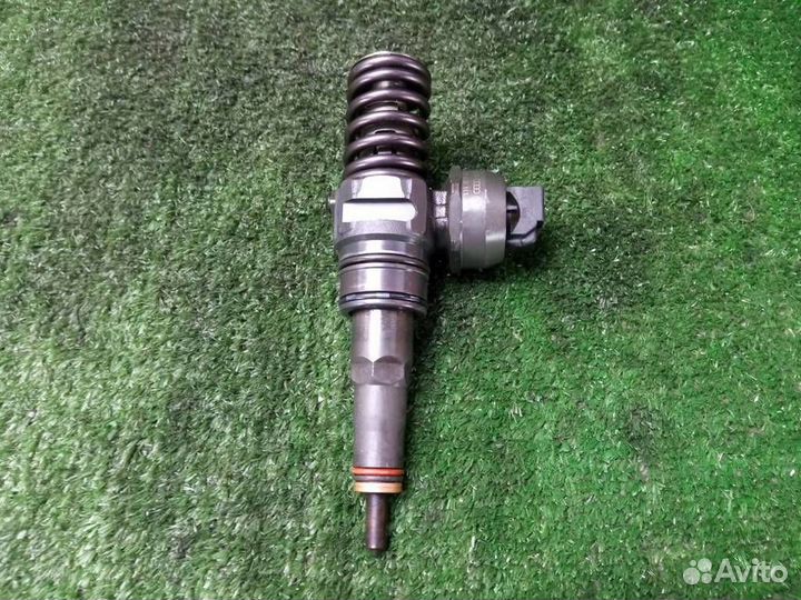 Форсунка дизельная Volkswagen Passat (B6) (2005-2