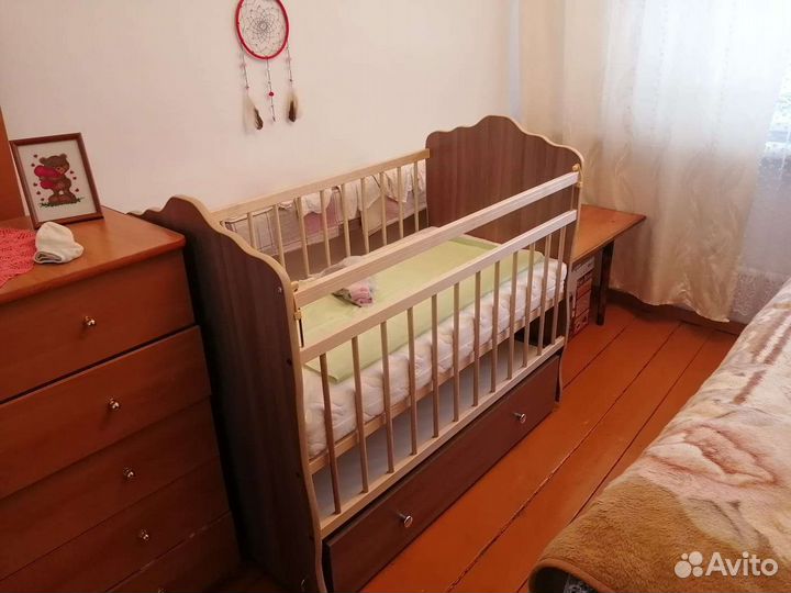 Детская кровать с маятником и ящиком