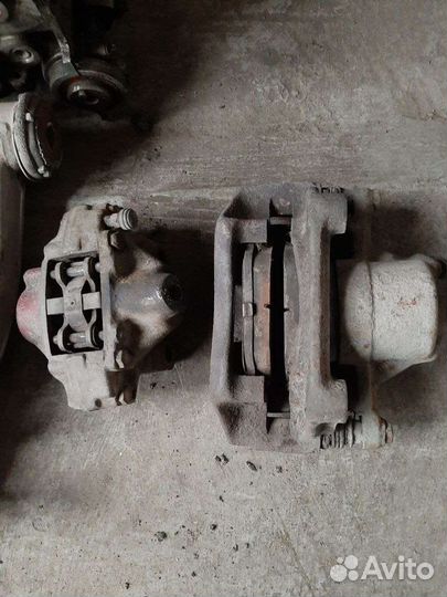 Суппорт передний Mercedes-Benz W124