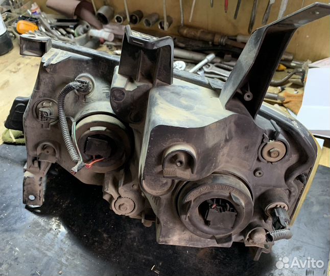 Фара Honda Stepwgn