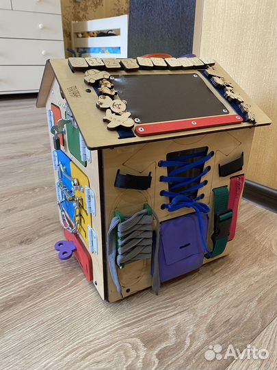 Бизиборд домик