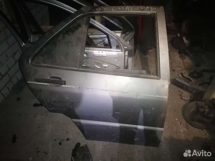 Дверь задняя правая seat toledo 1