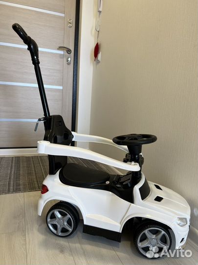 Машинка каталка с ручкой