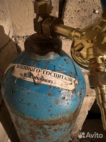 Кислородный баллон с редуктором и увлажнителем