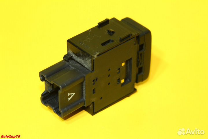 Nissan Patrol (Y62) Кнопка обогрева рулевого колес