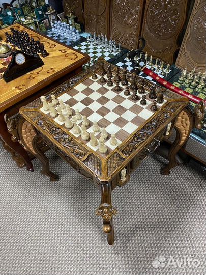 Шахматный стол ручной резьбы