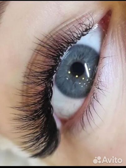 Мастер по наращиванию ресниц