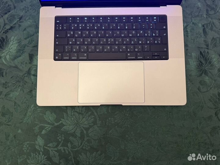 Apple MacBook Pro M1 16