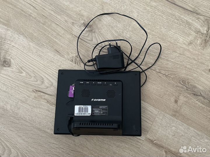 Цифровая фоторамка цветная Digma в идеальном состо