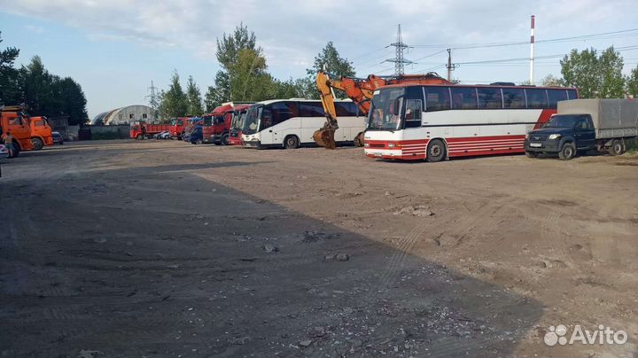 Грузовая автостоянка для грузовиков газелей и спец