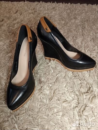 Туфли на танкетке