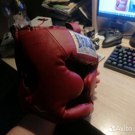 Боксерский шлем everlast красный