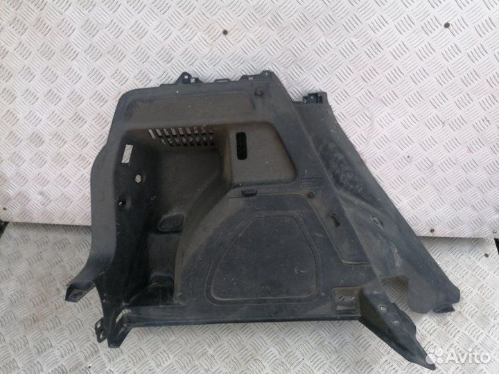 Обшивка багажника лев. Skoda Fabia