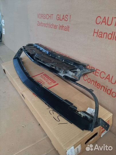 Рамка решетки переднего бампера Dodge challenger