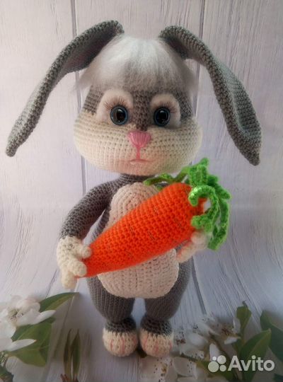 Зайка вязаный