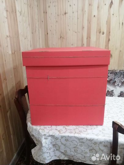 Коробка подарочная большая