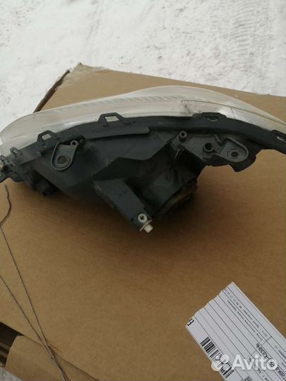 Toyota ist (scionXa) Фара Правая (Оригинал)