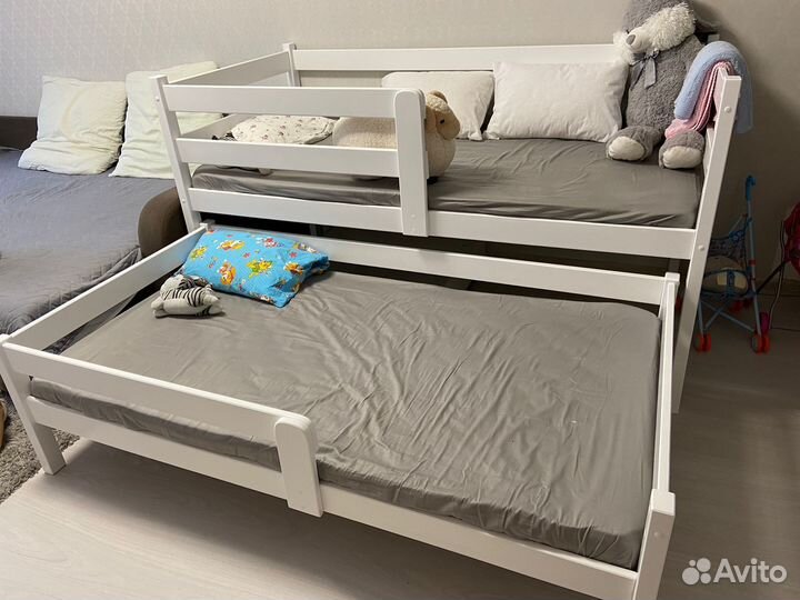 Двухъярусная кровать для двух детей
