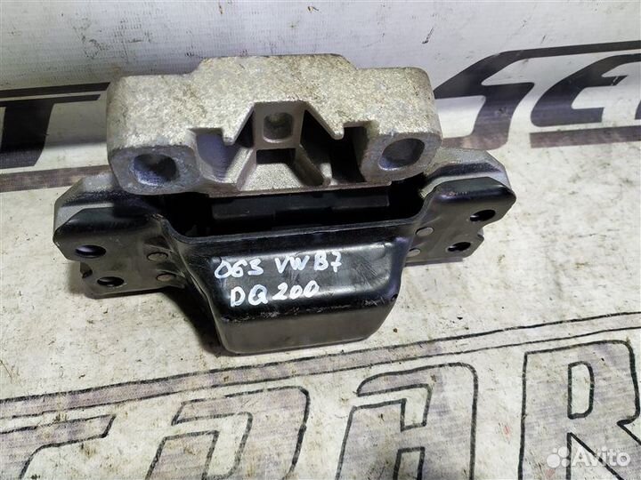 Подушка двигателя левая Volkswagen Passat B7 1.4