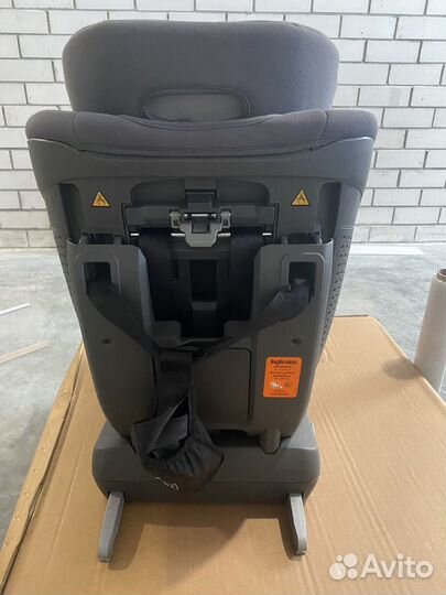 Inglesina Newton i-fix car seat (9-36kg)