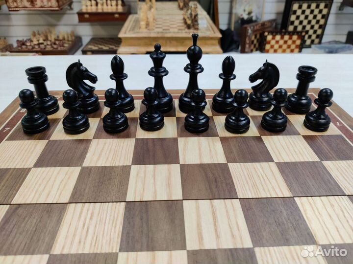 Шахматы из ореха и бука 50 на 50 см